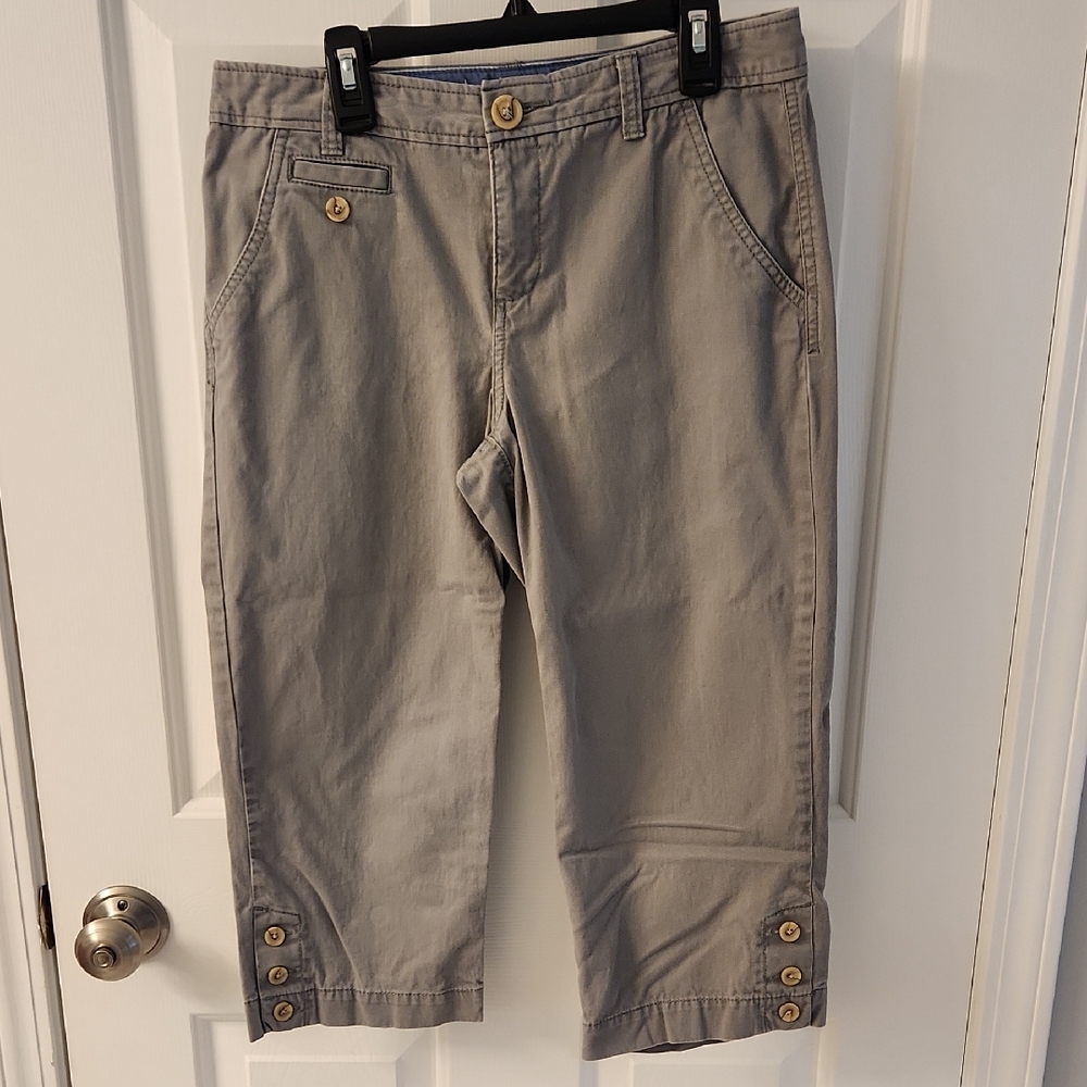 Women's Dockers Capris.